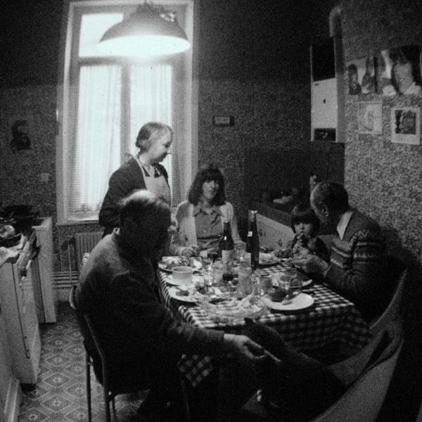 0404FS0003_1977_Boulogne_a table_cuisine