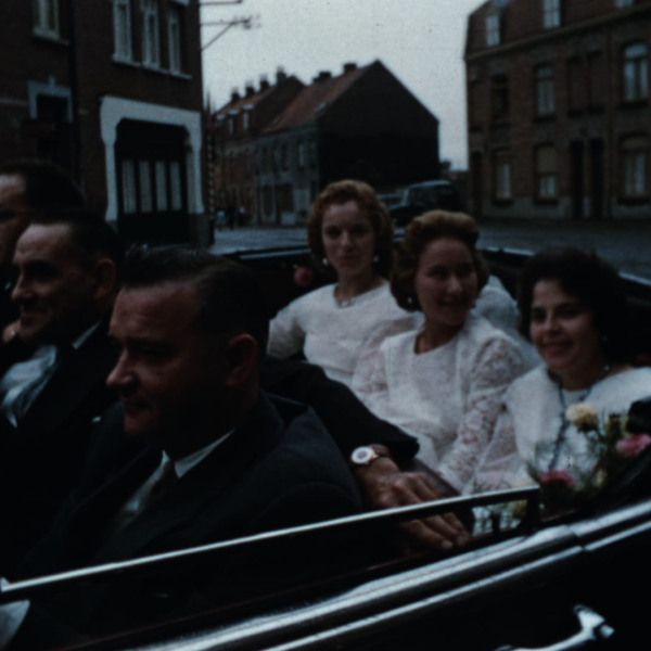 0485FS0028_1957_reine_des_nieulles_et_ses_dauphines