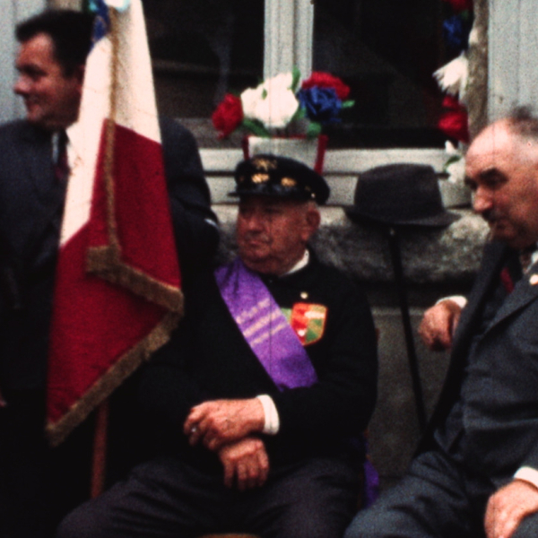 0933FH0002_1966_Fleur_Buzancy_hommes_assis