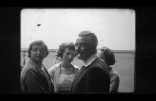 Le filmeur et la balle au poing
